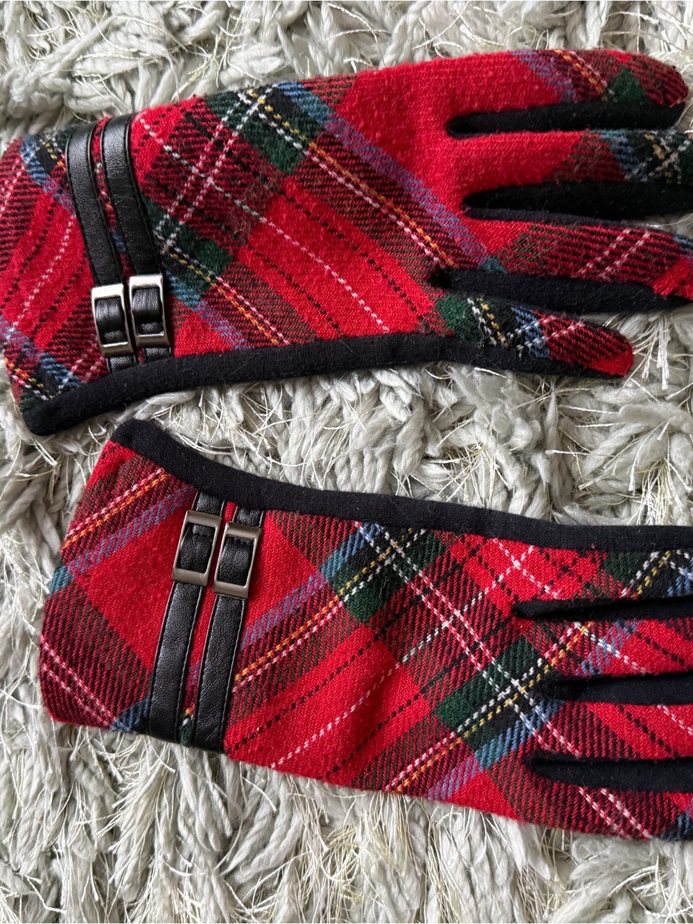 Women's Red Plaid Fashion Gloves - Classic Winter Accessory